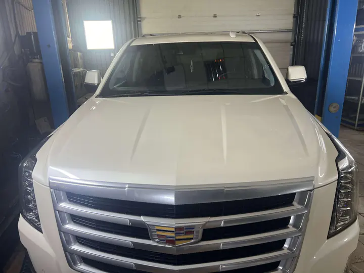 Cadillac Escalade в сервисе